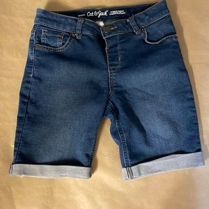 Girls cat and Jack jagging Bermuda shorts size large 10/12
